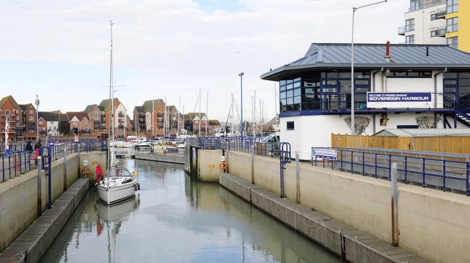 Eastbournesovmarina22112015 0659 NW Mixed Content Block 952X664